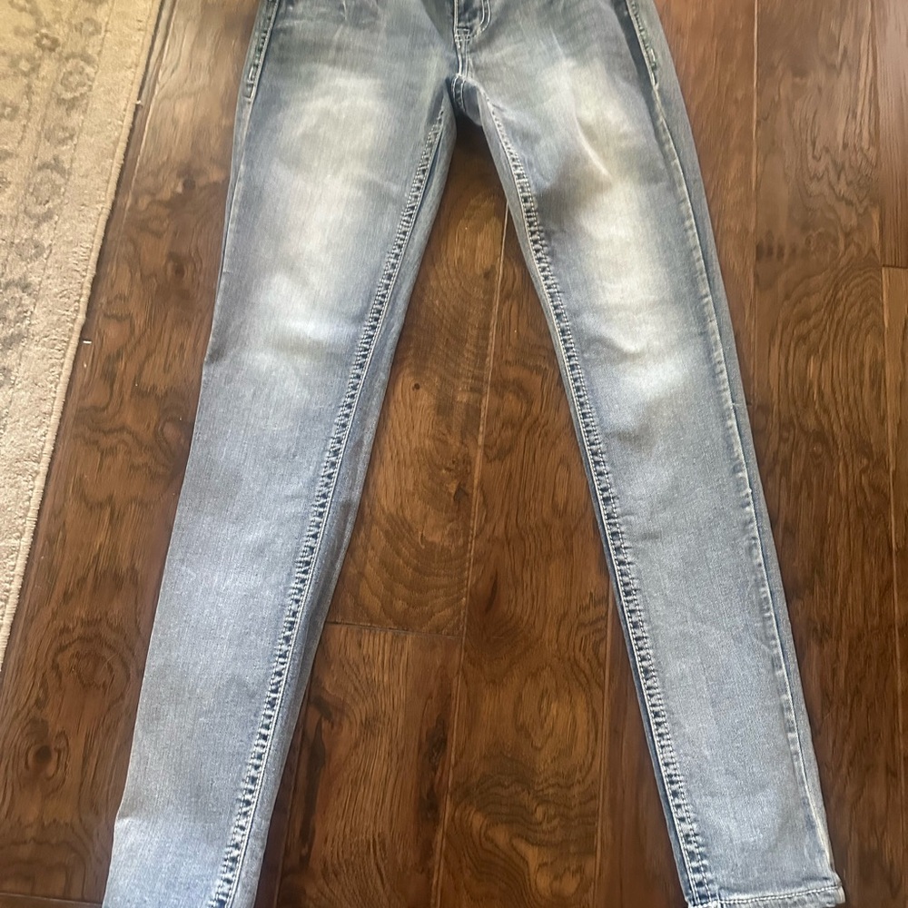Shyanne Skinny Jeans w/ crystal accents SZ 28/regular
